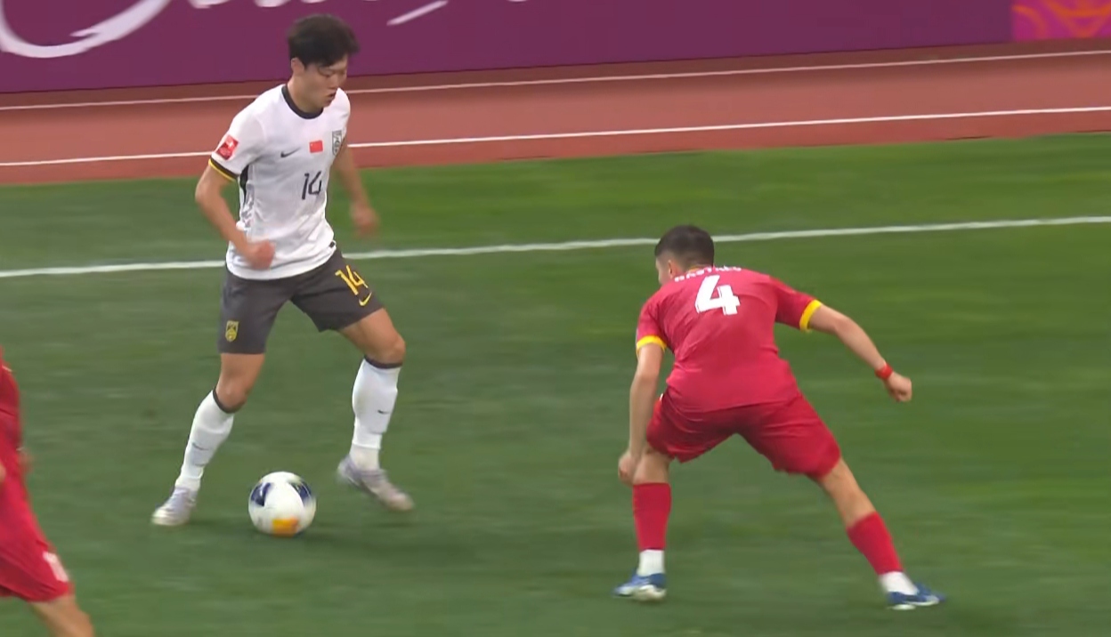 -球队风采：亚洲杯战胜对手感人一幕的简单介绍