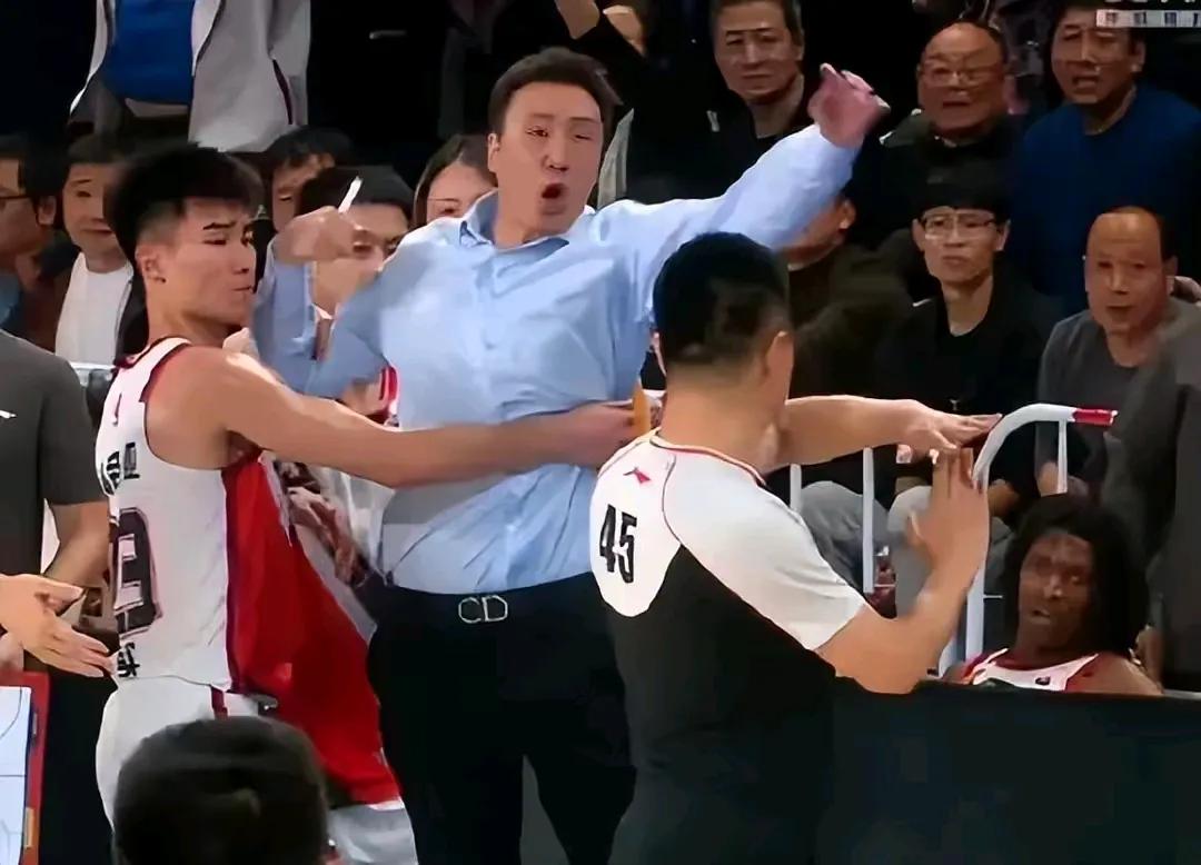 澳亚国际网站-火爆一幕：精彩瞬间抢镜，赛场风云变幻