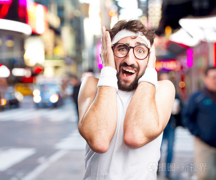 澳亚国际官网-改写：运动员受伤，引发担忧