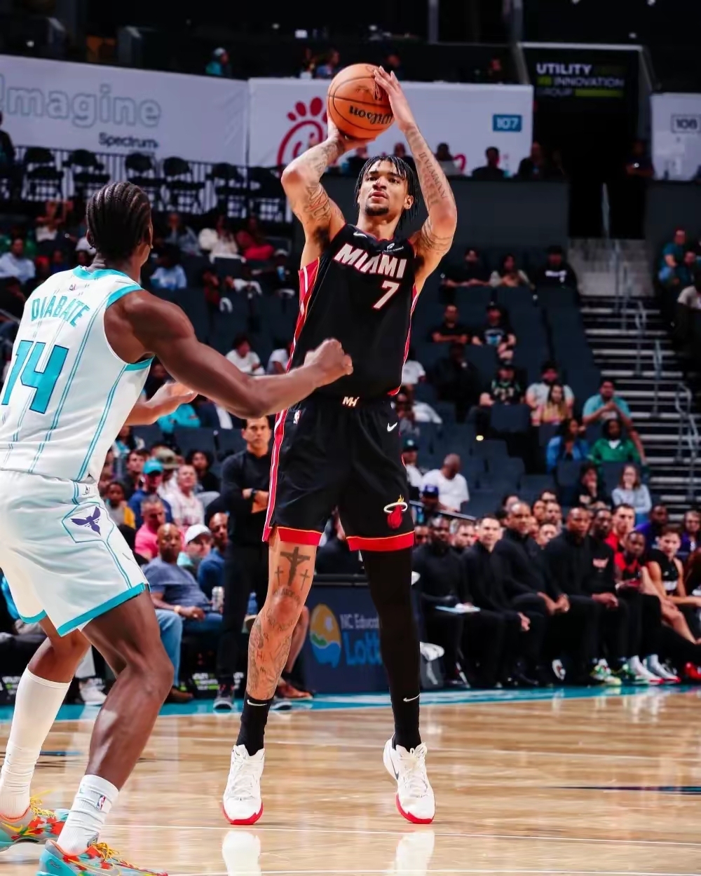 澳亚国际最新网址-关于猛龙客场惨败热火！范弗利特影响有限的信息