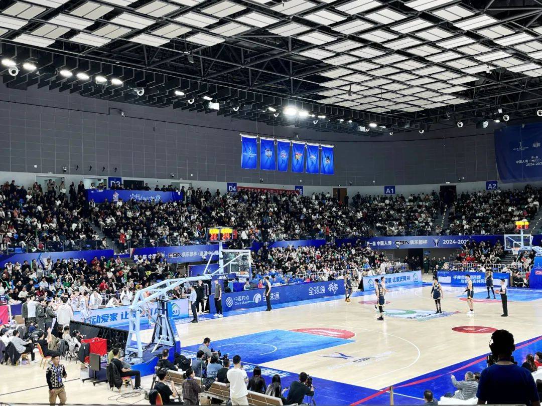 澳亚国际登录-赛场上球队风采依次展现，观众尖叫连连的简单介绍